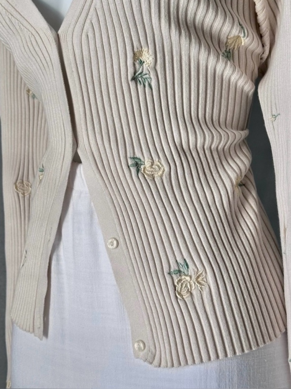 Embroidered Floral Cardigan Sweater - Picture 5 of 8
